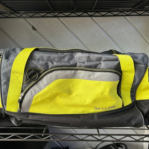 Skyline Gym Bag - Picture 1 of 4